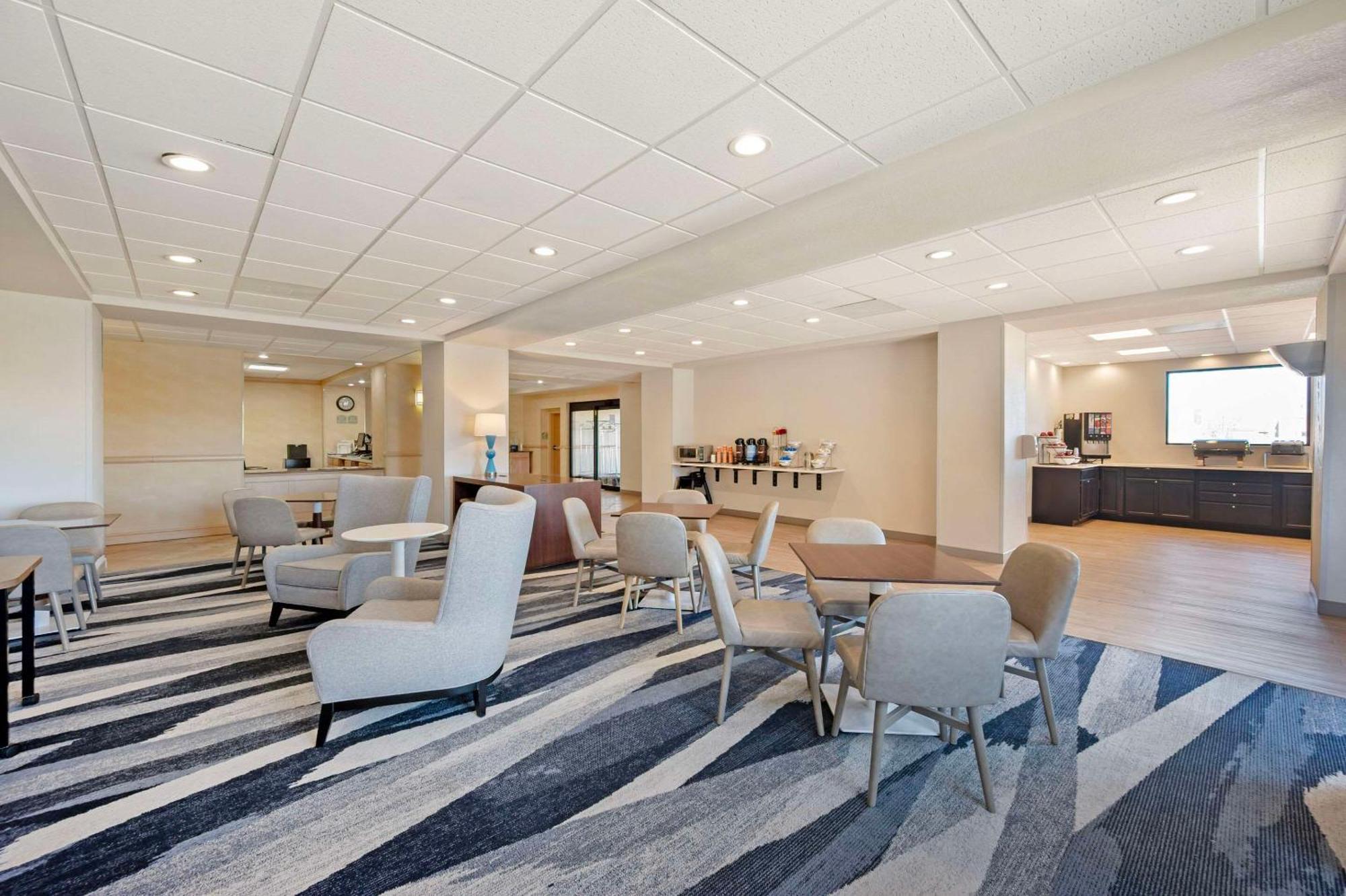 Comfort Inn & Suites Rawlins Bagian luar foto